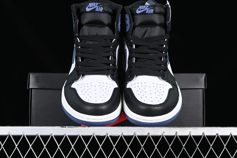 All Categories Air Jordan Jordan Series Basketball Shoes Air Jordan 1 High Air Jordan 1 Retro High OG AJ1 Six-time Champion Playful Blue Moon Basketball Shoes 555088-115